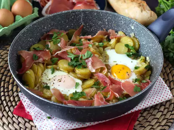 Συνταγή Huevos rotos, η πανεύκολη ισπανική συνταγή με βάση τις πατάτες και τα αυγά