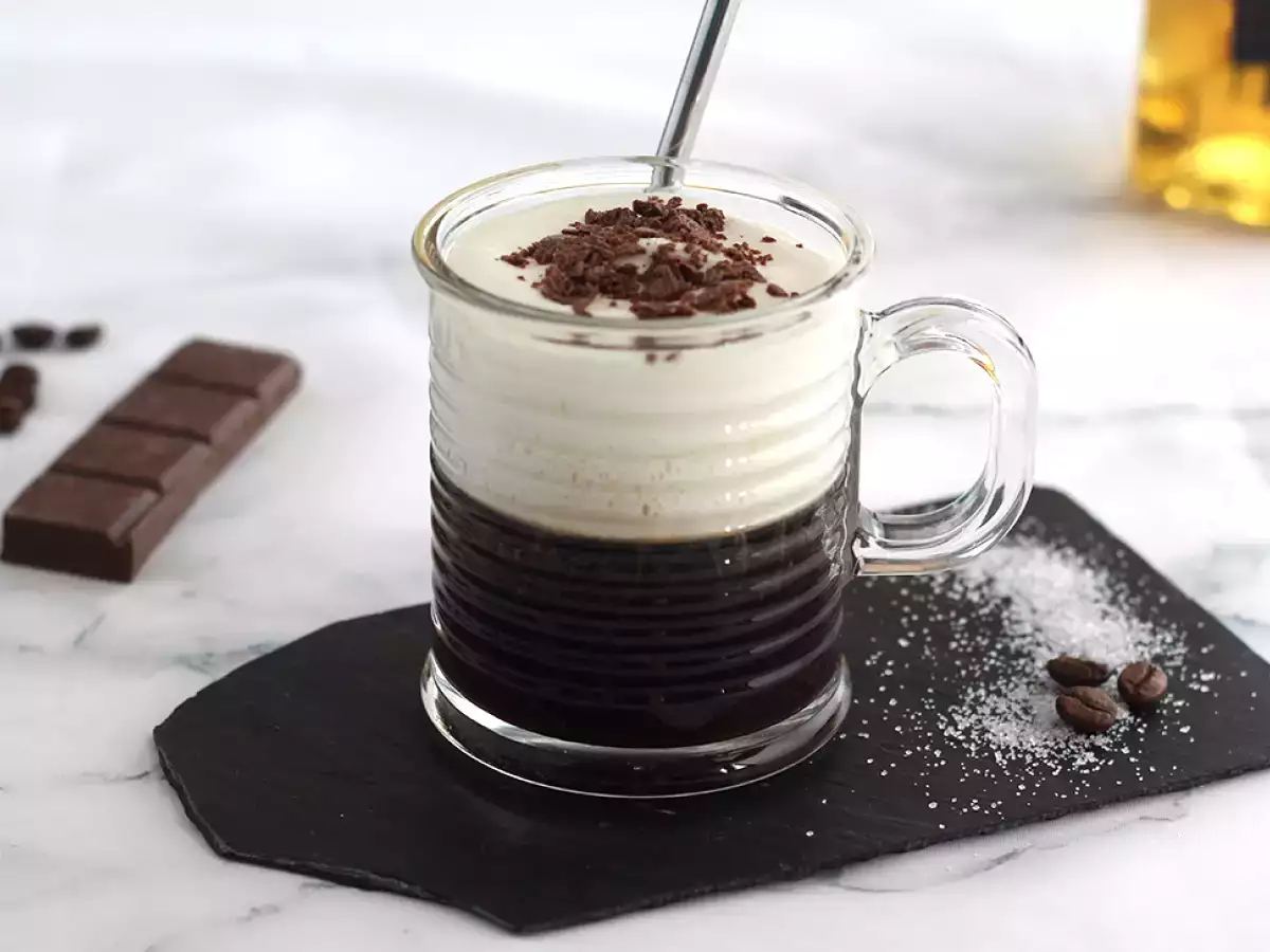 Irish Coffee (καφές με ουίσκι και σαντιγί) - φωτογραφία 4