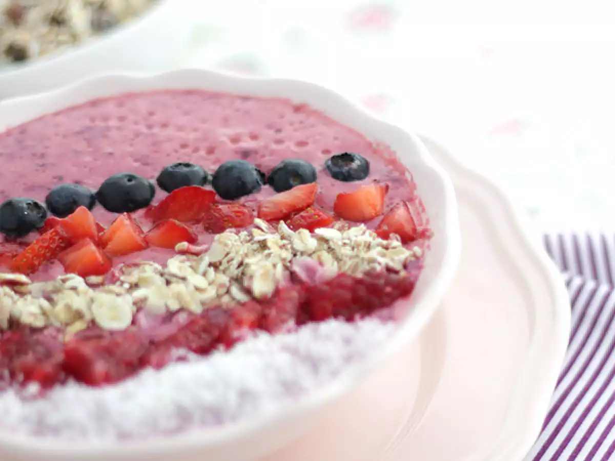 Κόκκινο μπολ Smoothie φρούτων - φωτογραφία 3