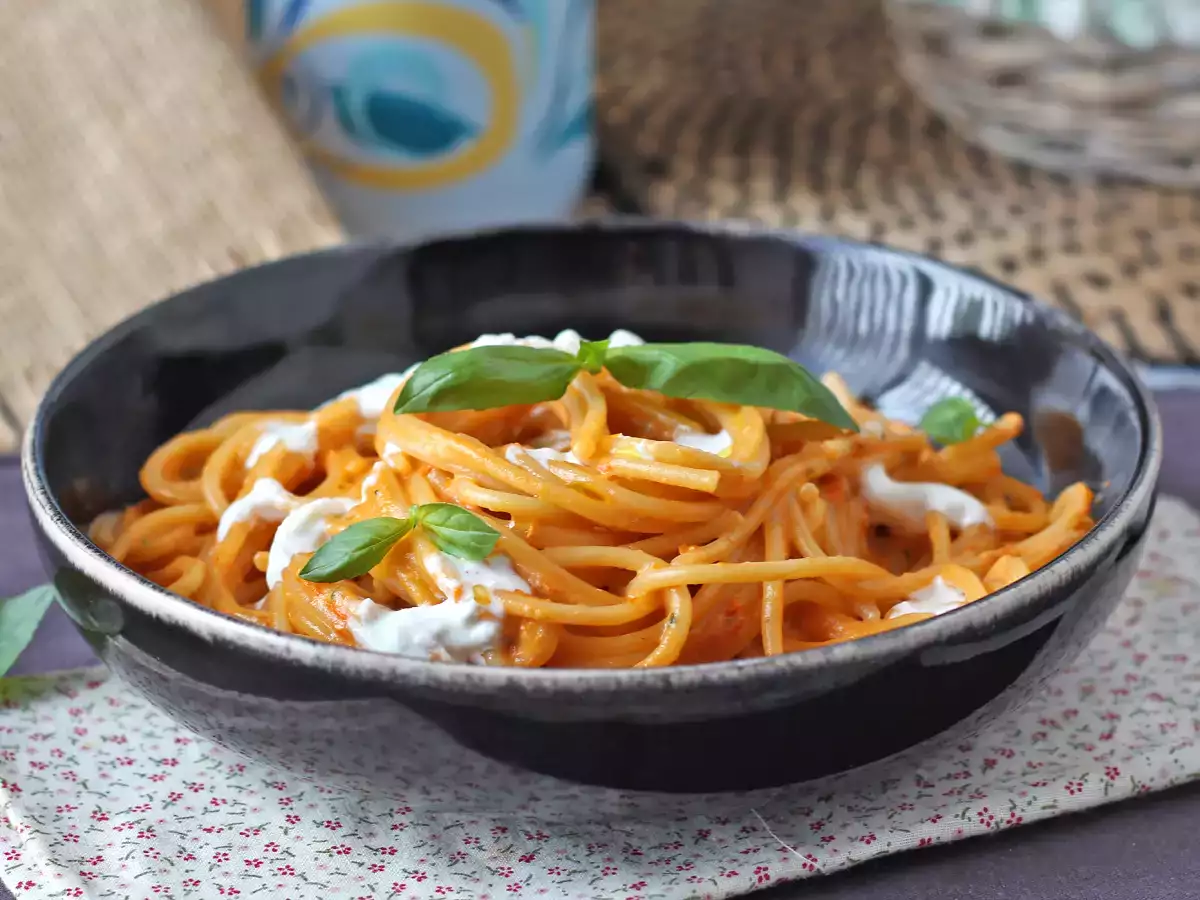 Κρεμώδη ζυμαρικά με burrata και ντοματίνια - φωτογραφία 3