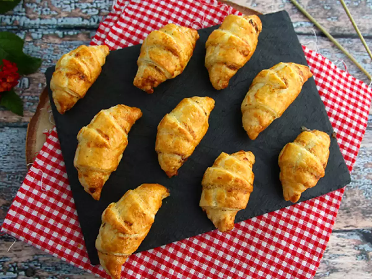 Κρουασάν σφολιάτας με ζαμπόν και fromage frais
