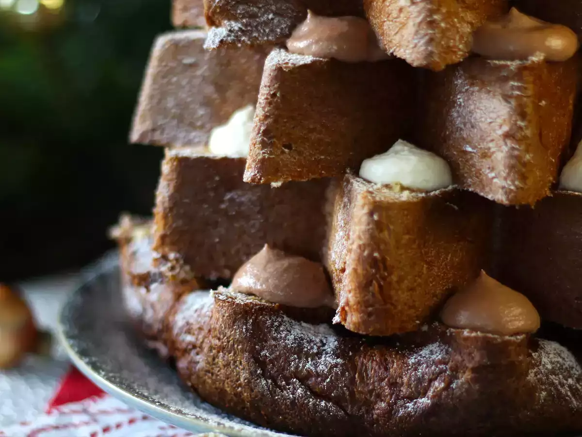 Μπριός Pandoro γεμισμένος με κρέμα Nutella και κρέμα βανίλιας σε σχήμα χριστουγεννιάτικου δέντρου - φωτογραφία 6