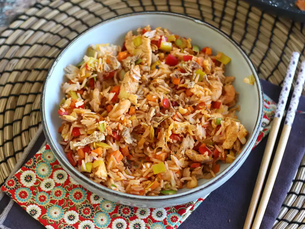 Nasi goreng, το ινδονησιακό πιάτο ρυζιού - φωτογραφία 2
