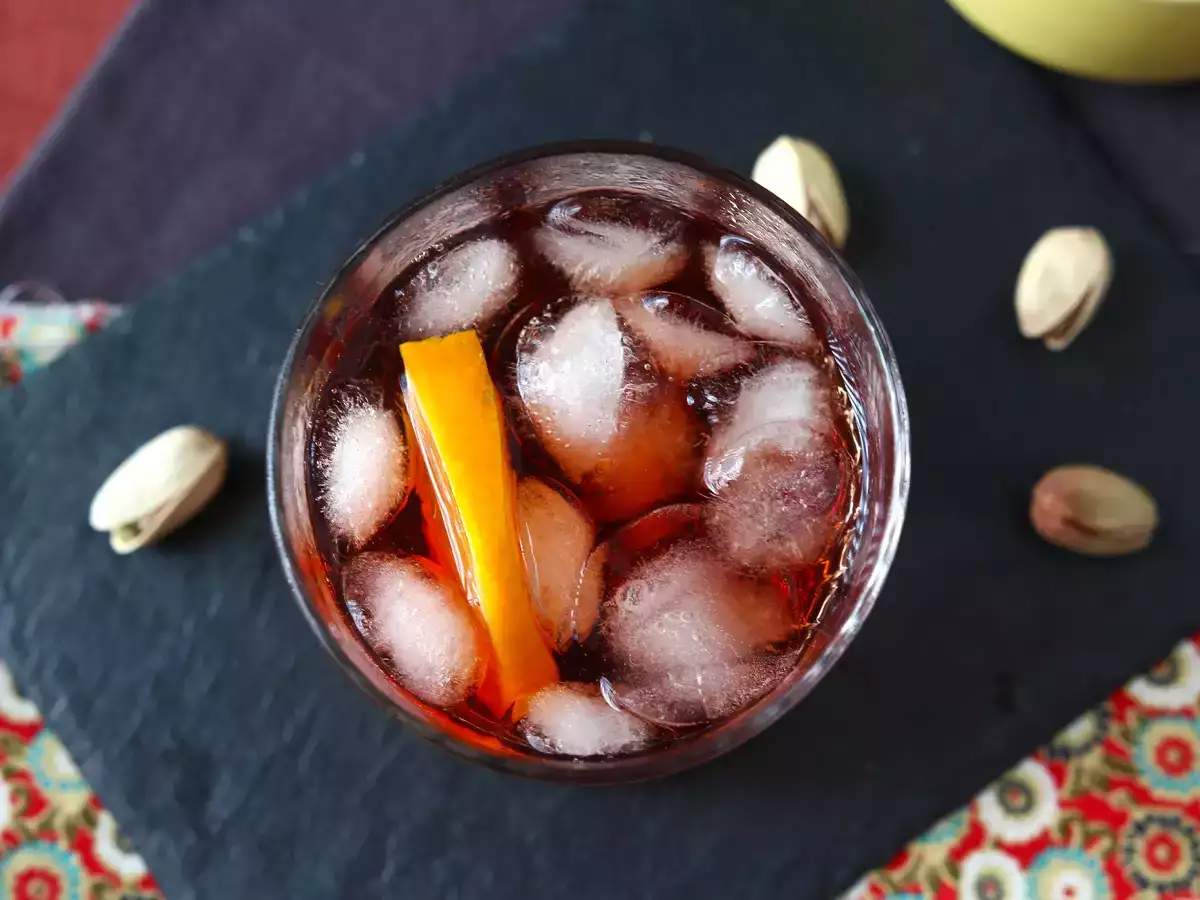 Negroni: η συνταγή με τις σωστές δόσεις για να το ετοιμάσετε στο σπίτι - φωτογραφία 3