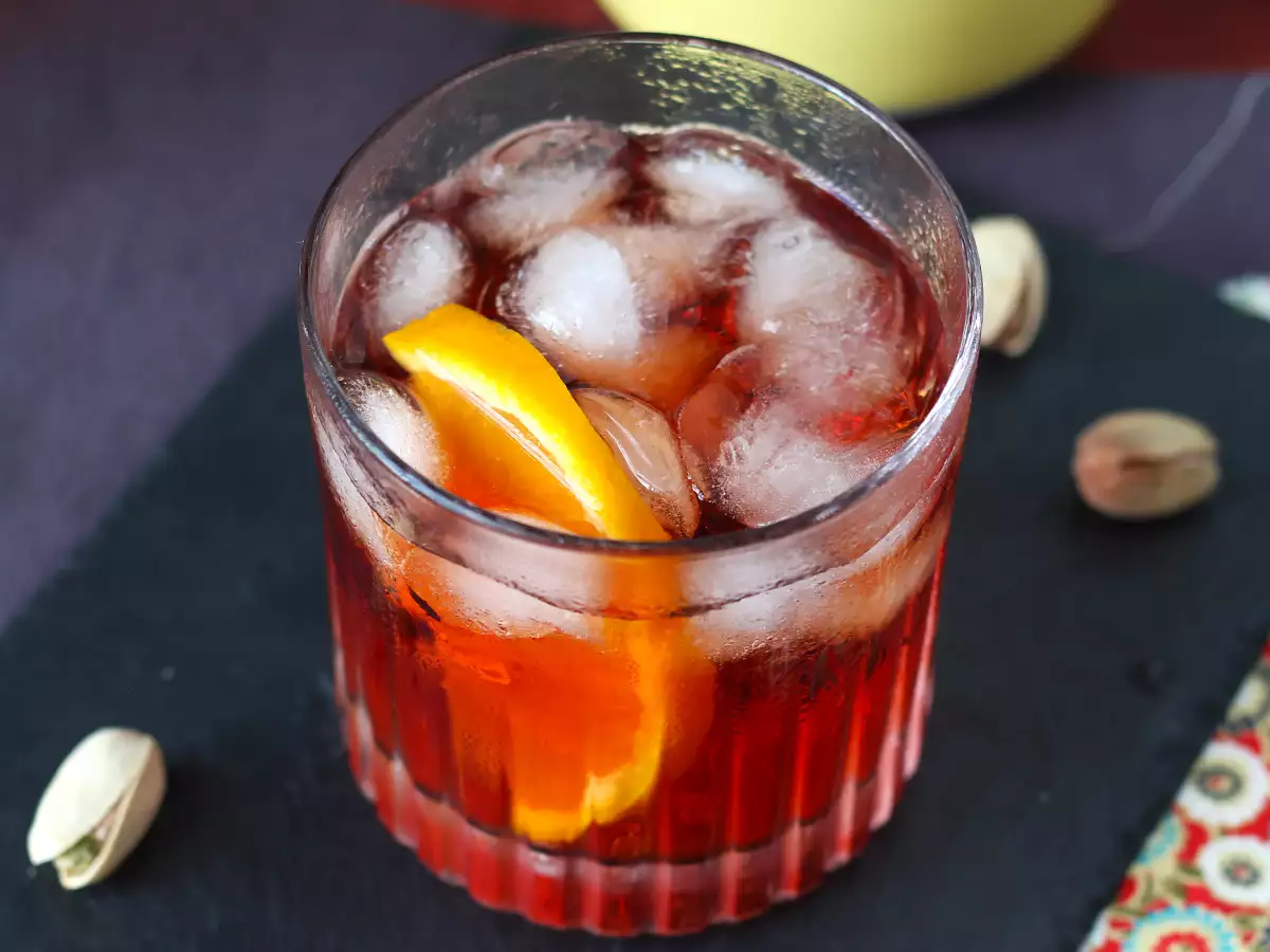 Negroni: η συνταγή με τις σωστές δόσεις για να το ετοιμάσετε στο σπίτι - φωτογραφία 4