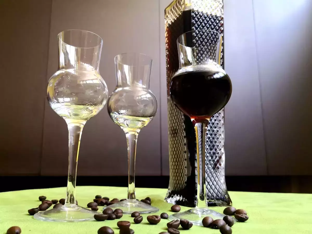 Nocino, η συνταγή και τα συστατικά για την παρασκευή του στο σπίτι - φωτογραφία 2