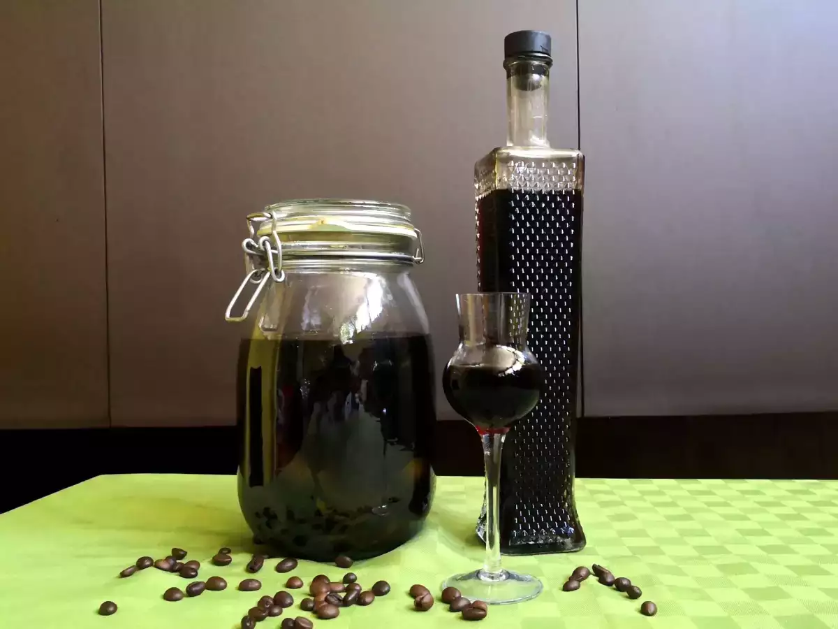 Nocino, η συνταγή και τα συστατικά για την παρασκευή του στο σπίτι - φωτογραφία 3