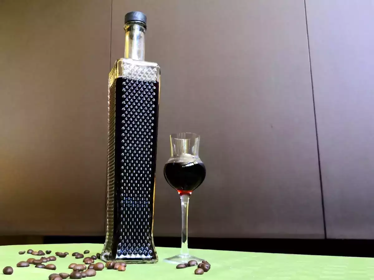 Nocino, η συνταγή και τα συστατικά για την παρασκευή του στο σπίτι - φωτογραφία 4