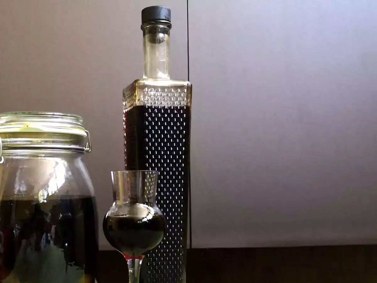Nocino, η συνταγή και τα συστατικά για την παρασκευή του στο σπίτι - φωτογραφία 6