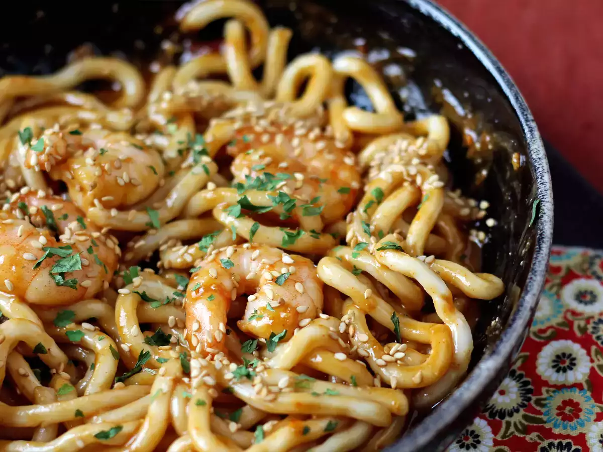 Νουντλς udon με γαρίδες και πικάντικη σάλτσα φιστικιών - φωτογραφία 3