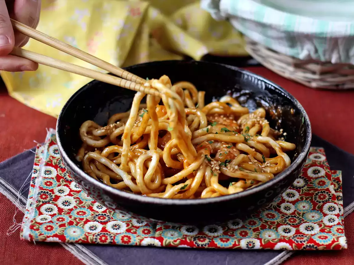 Νουντλς udon με γαρίδες και πικάντικη σάλτσα φιστικιών - φωτογραφία 4