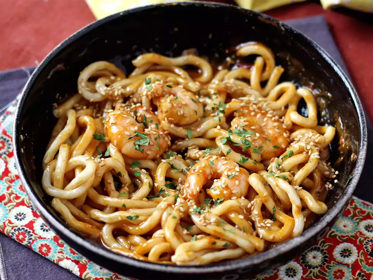 Νουντλς udon με γαρίδες και πικάντικη σάλτσα φιστικιών - φωτογραφία 5