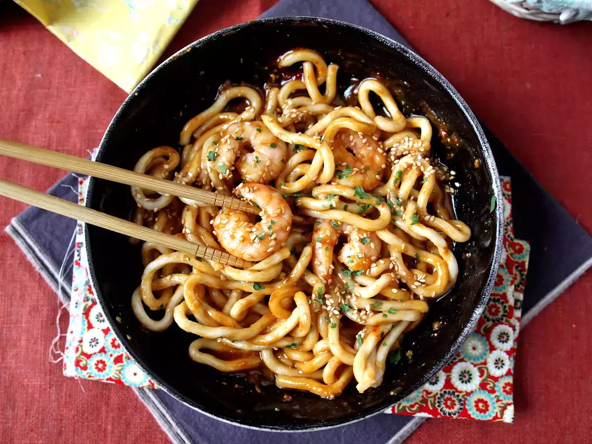 Νουντλς udon με γαρίδες και πικάντικη σάλτσα φιστικιών - φωτογραφία 6