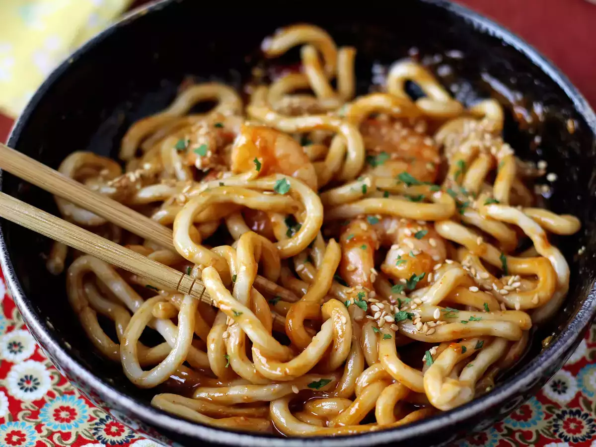 Νουντλς udon με γαρίδες και πικάντικη σάλτσα φιστικιών - φωτογραφία 7