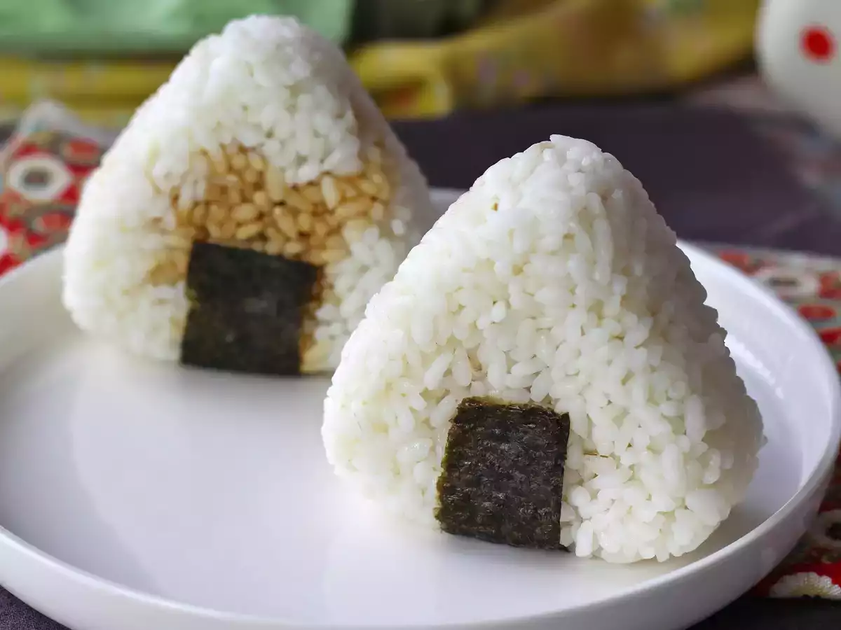 Onigiri με κρόκους αυγών διατηρημένους σε σάλτσα σόγιας - φωτογραφία 5