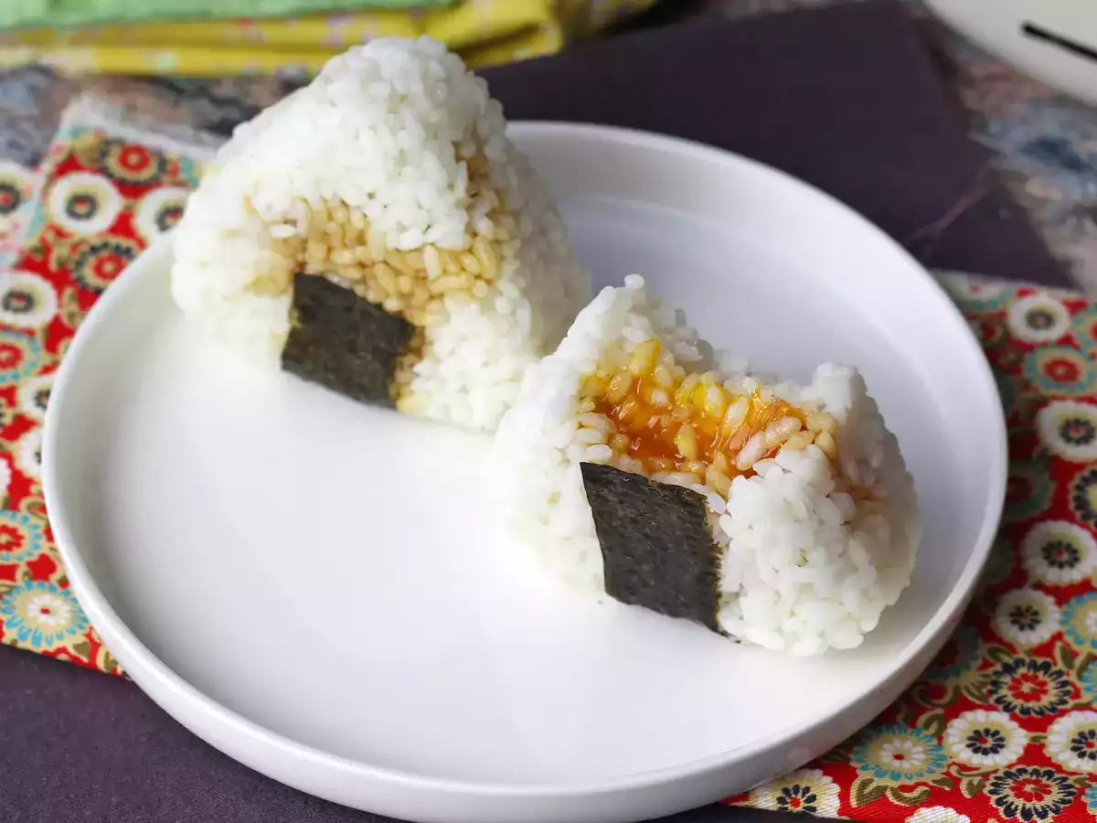 Onigiri με κρόκους αυγών διατηρημένους σε σάλτσα σόγιας - φωτογραφία 8