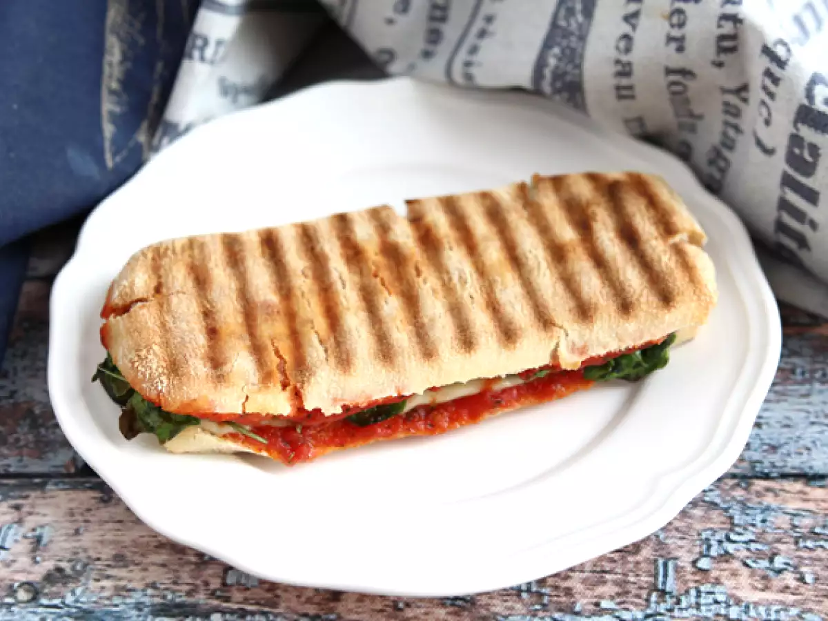 Panini με Chorizo και Emmental - φωτογραφία 2