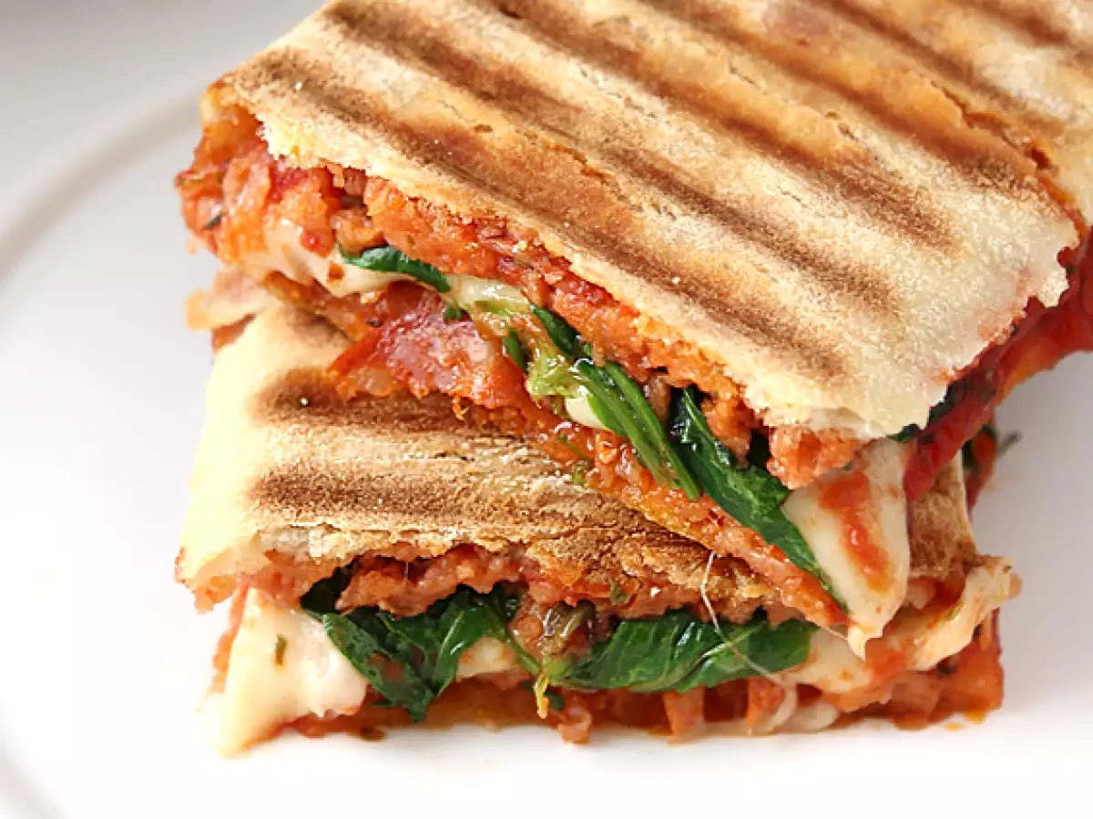 Panini με Chorizo και Emmental - φωτογραφία 3