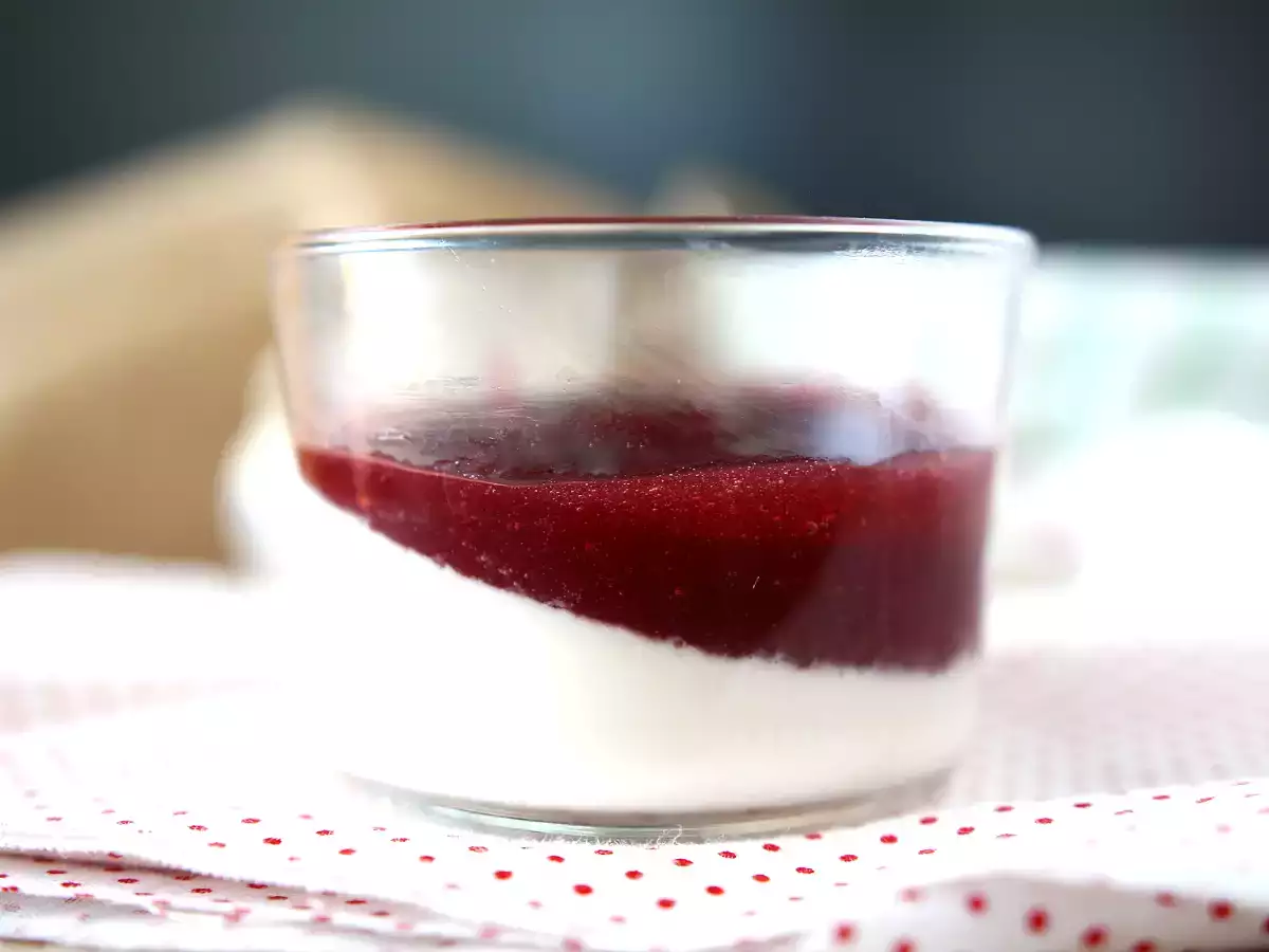 Panna cotta με coulis μούρων - φωτογραφία 2