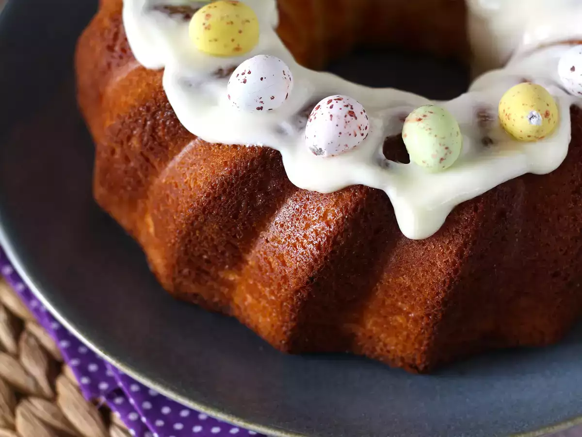 Πασχαλινό κέικ Bundt με λεμόνι και λευκή σοκολάτα - φωτογραφία 4