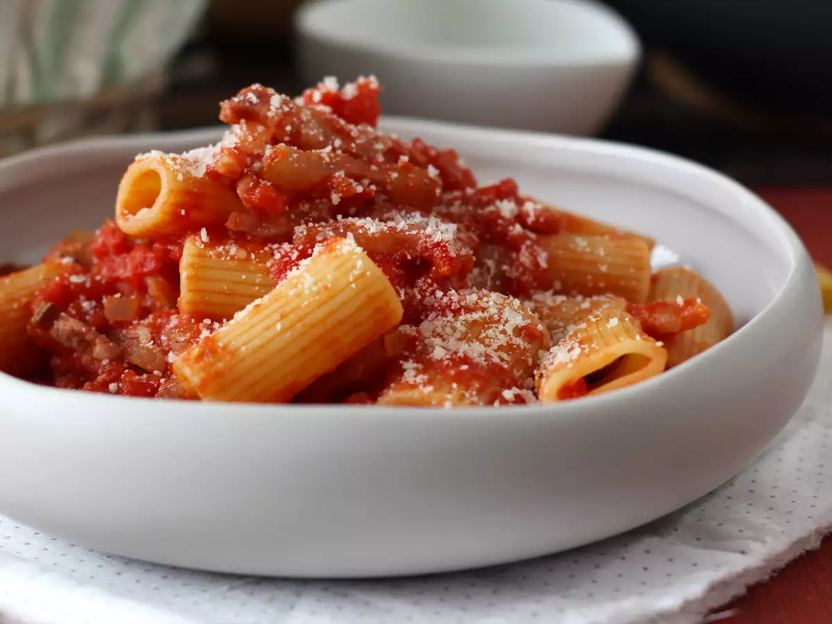 Pasta all'amatriciana, η παραδοσιακή συνταγή εξηγείται βήμα προς βήμα - φωτογραφία 2