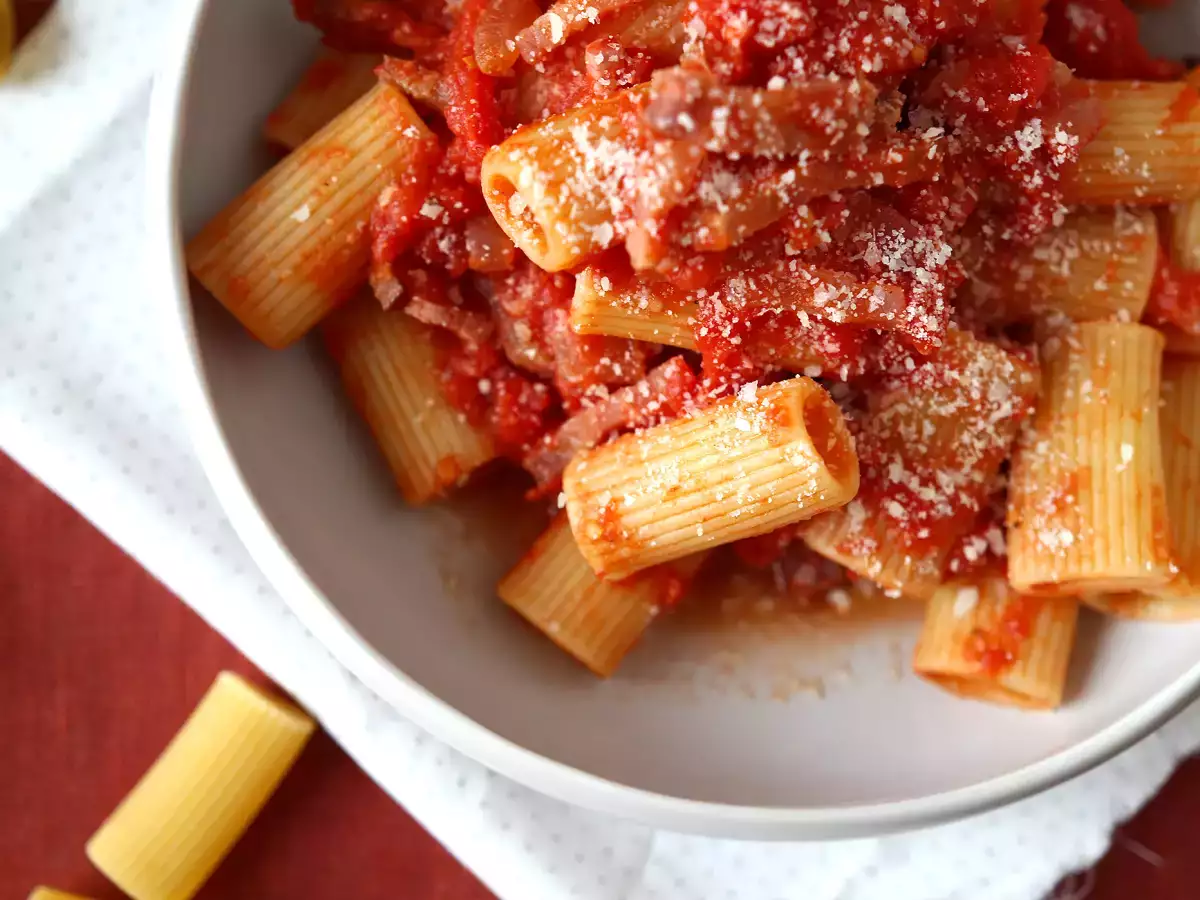 Pasta all'amatriciana, η παραδοσιακή συνταγή εξηγείται βήμα προς βήμα - φωτογραφία 4