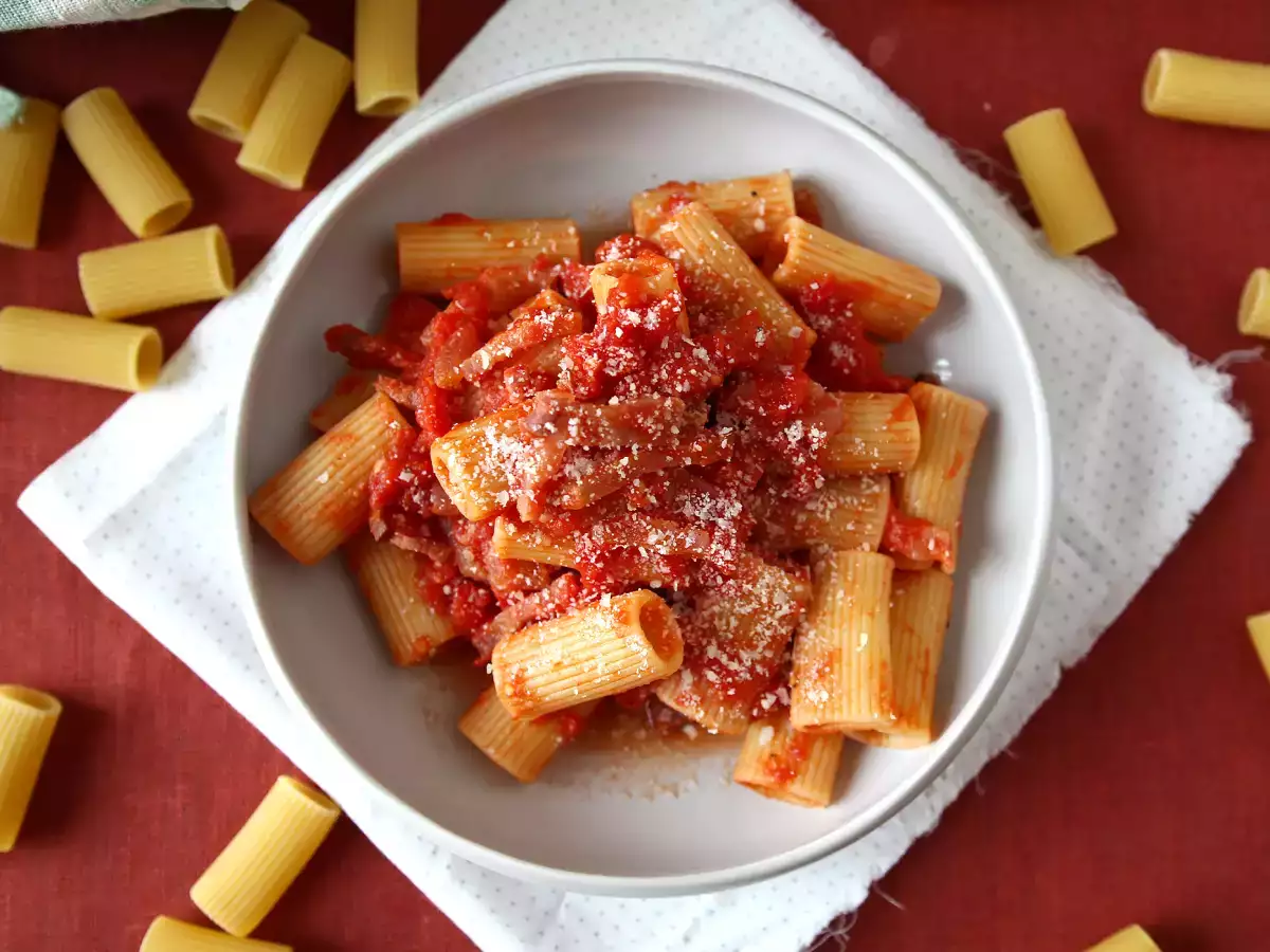 Pasta all'amatriciana, η παραδοσιακή συνταγή εξηγείται βήμα προς βήμα - φωτογραφία 5