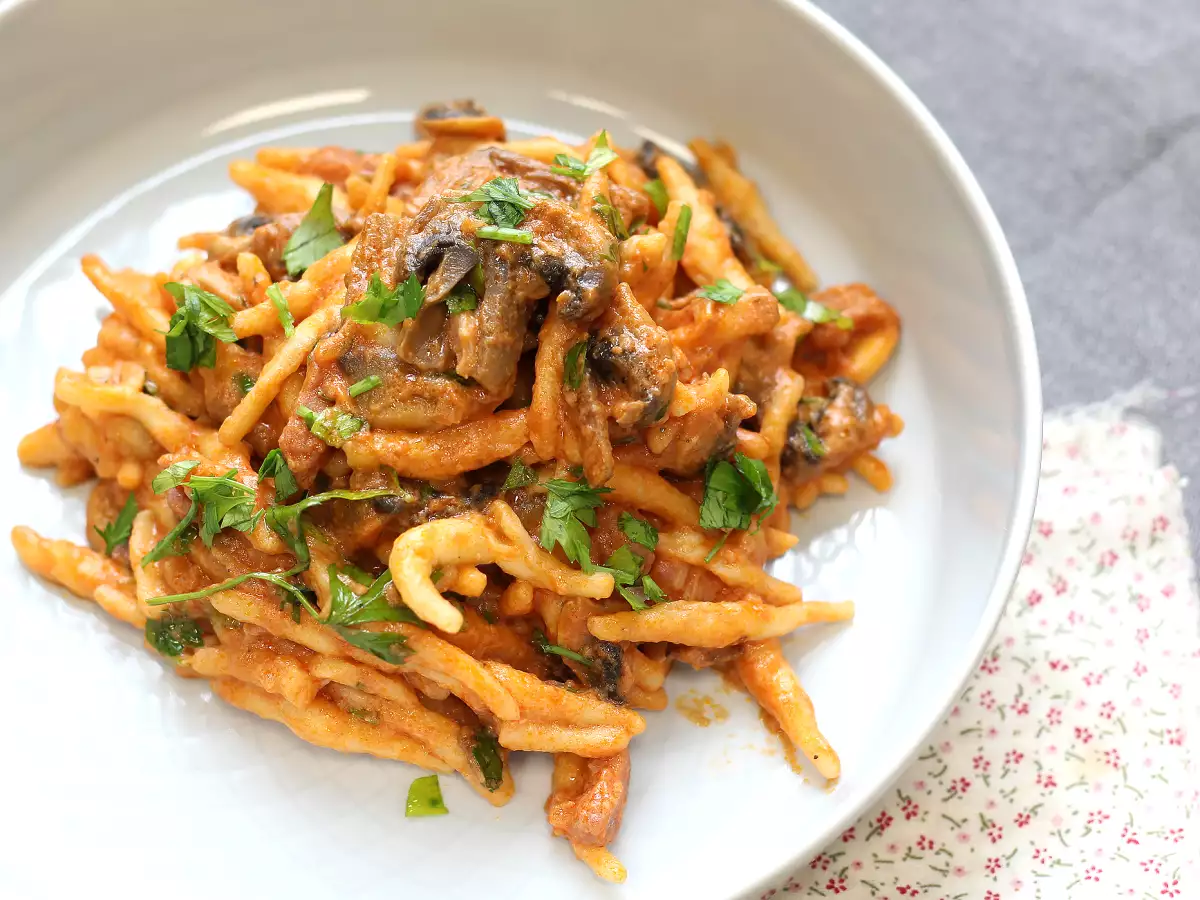 Pasta alla boscaiola, το ιδανικό πρώτο πιάτο για το φθινόπωρο και το χειμώνα - φωτογραφία 2
