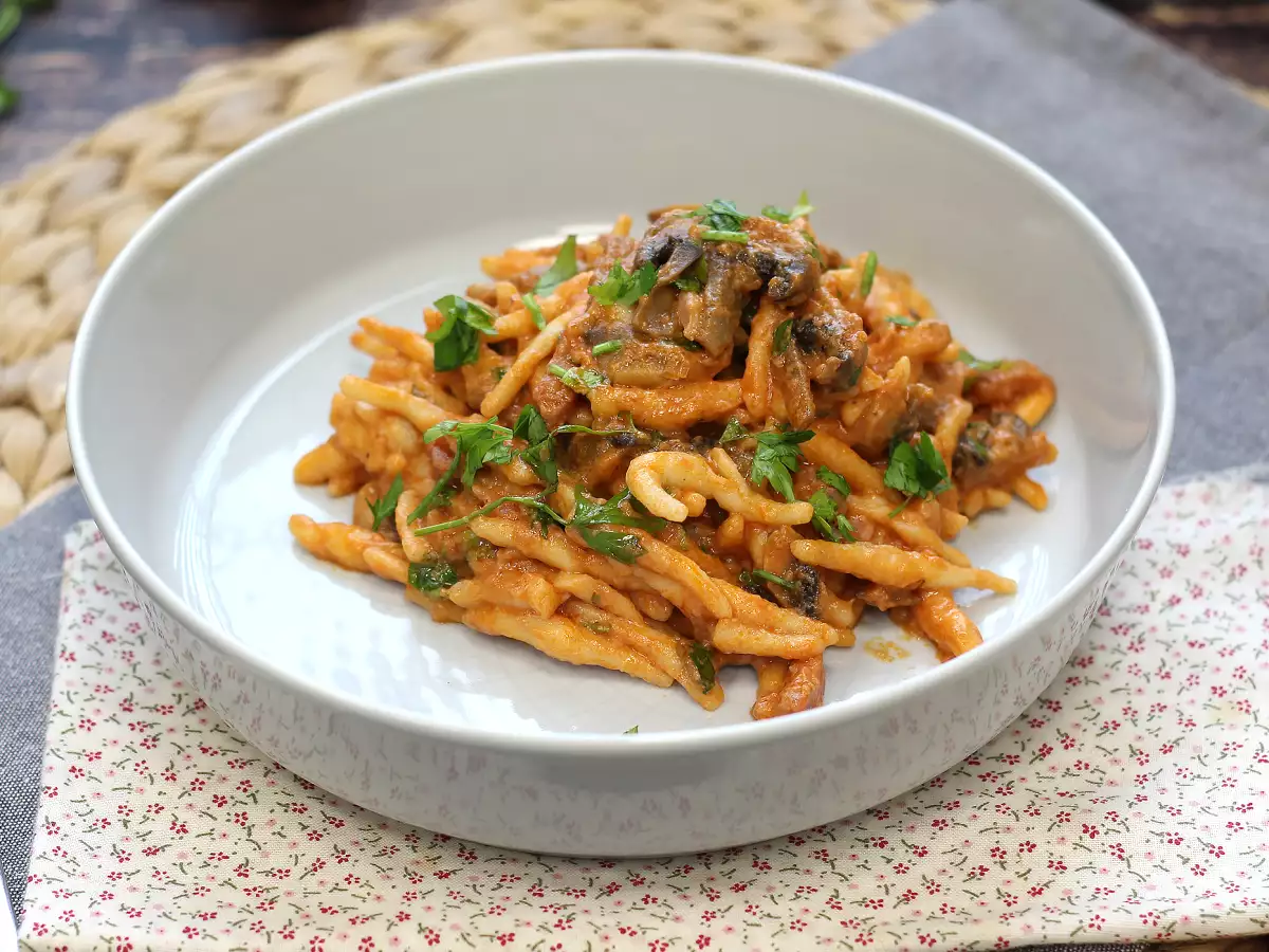 Pasta alla boscaiola, το ιδανικό πρώτο πιάτο για το φθινόπωρο και το χειμώνα - φωτογραφία 3