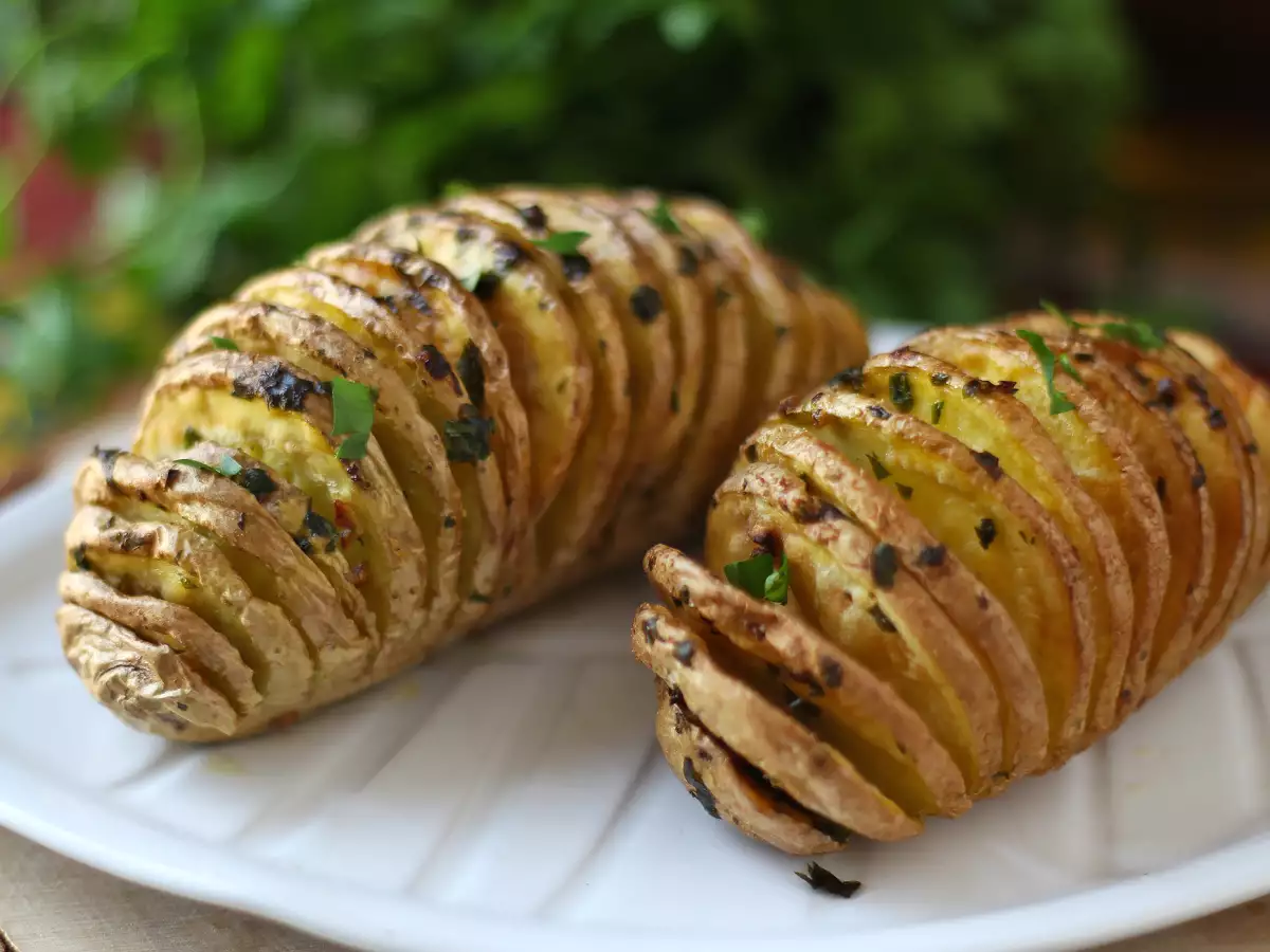 Πατάτες Hasselback στη φριτέζα: τραγανές, λιωμένες στο στόμα και εξαιρετικά εύκολες! - φωτογραφία 4