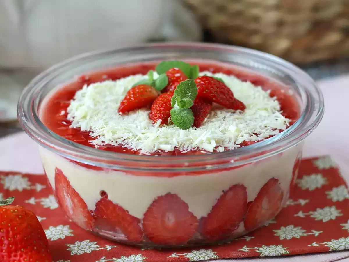 Pavê de morango, το βραζιλιάνικο επιδόρπιο από φράουλες και συμπυκνωμένο γάλα που τρώγεται καλύτερα κρύο - φωτογραφία 3