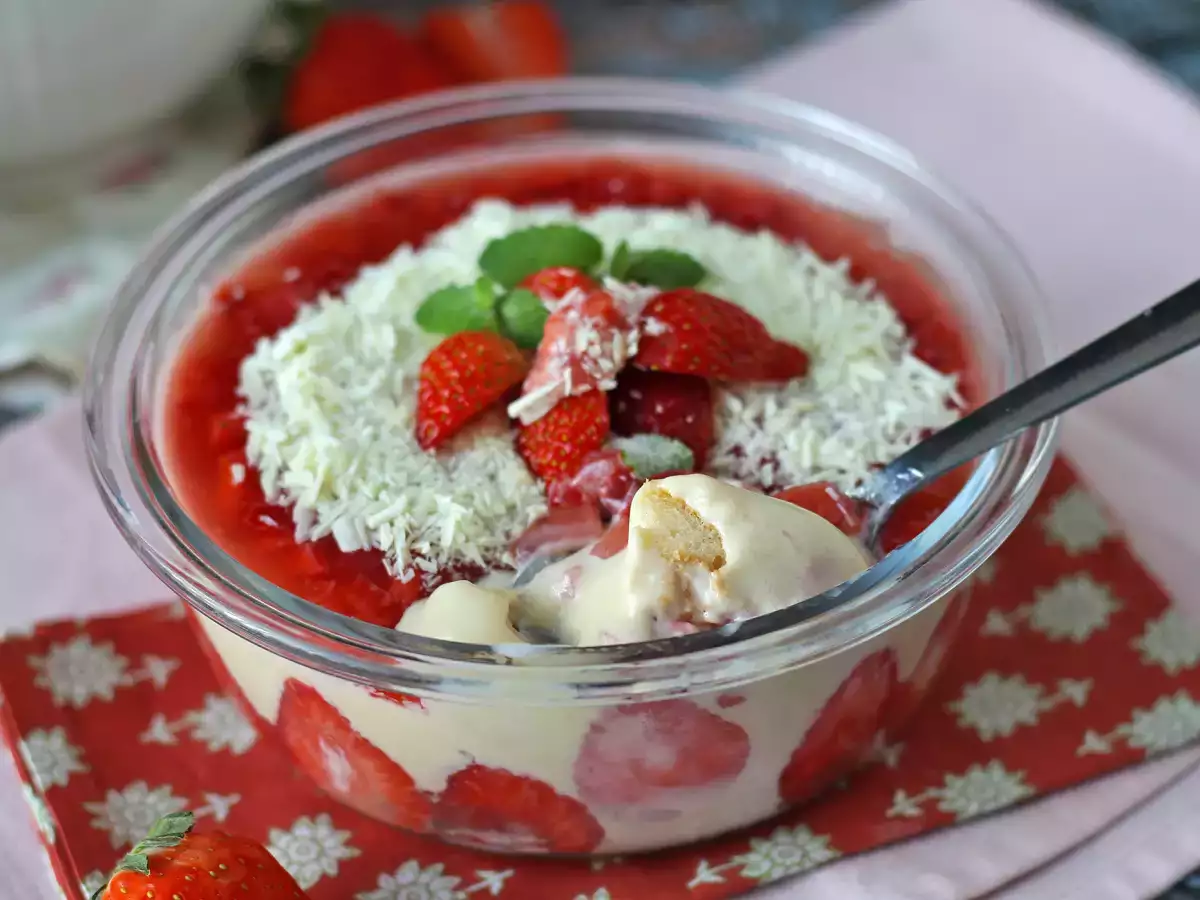 Pavê de morango, το βραζιλιάνικο επιδόρπιο από φράουλες και συμπυκνωμένο γάλα που τρώγεται καλύτερα κρύο - φωτογραφία 5