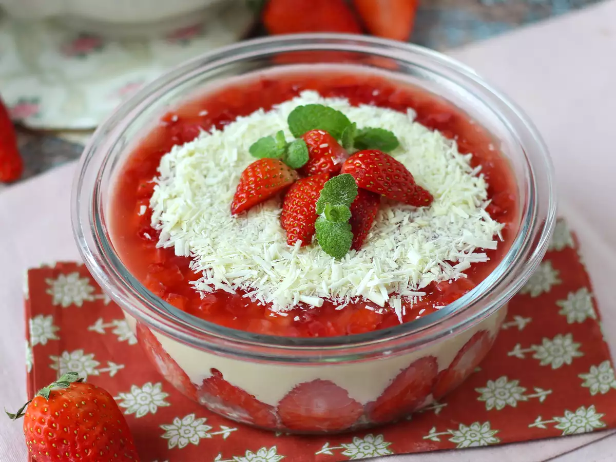 Pavê de morango, το βραζιλιάνικο επιδόρπιο από φράουλες και συμπυκνωμένο γάλα που τρώγεται καλύτερα κρύο - φωτογραφία 6