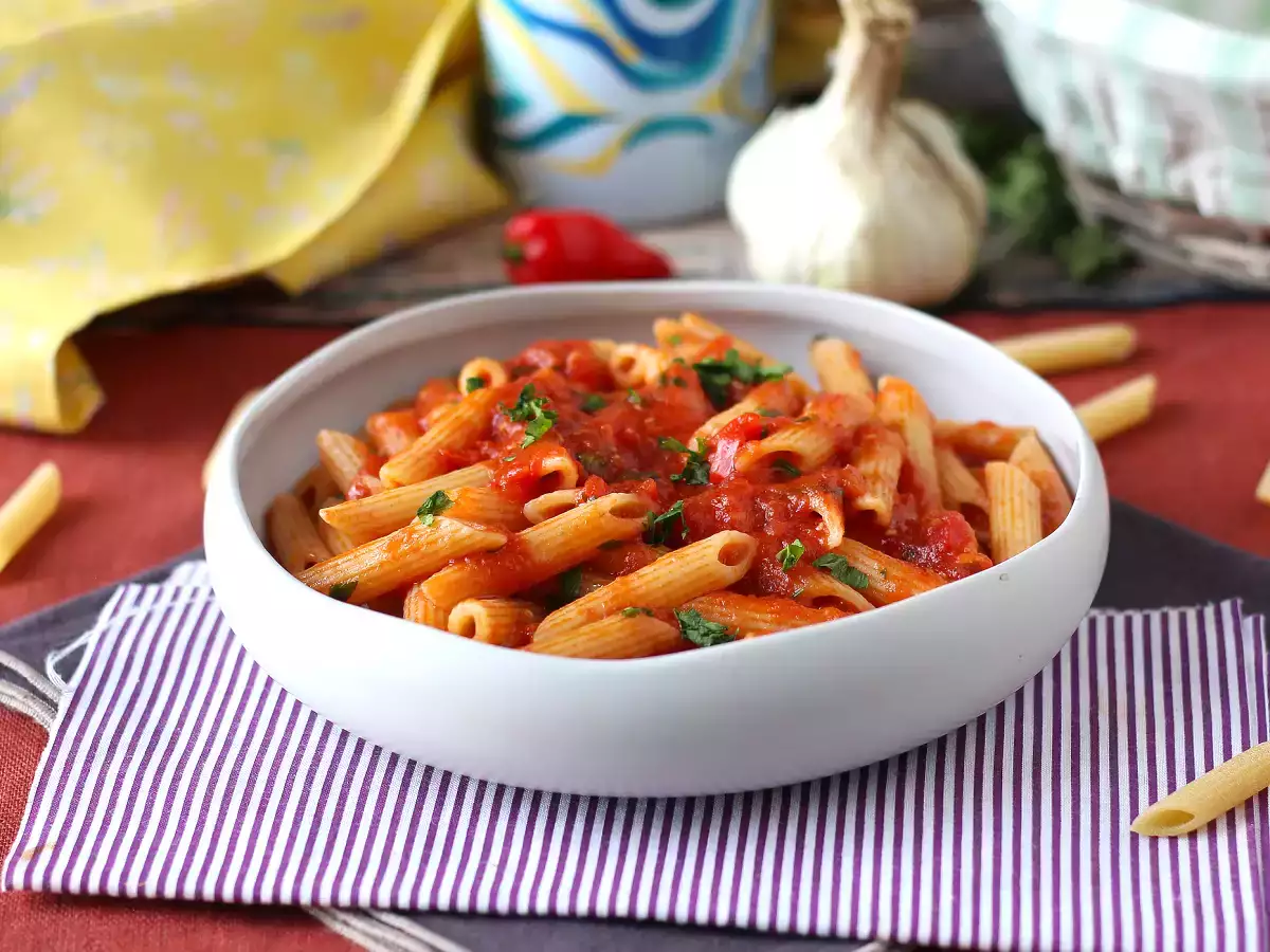 Penne all'arrabbiata: ένα κλασικό ιταλικό πιάτο που ζεσταίνει την καρδιά!