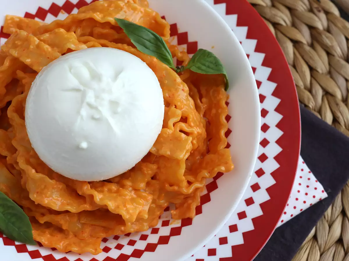 Πέστο Καλαβρίας με κρεμώδες τυρί burrata