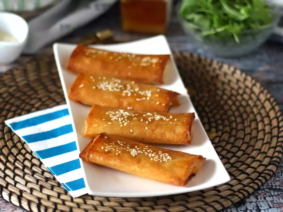 Φέτα Σαγανάκι, η ελληνική συνταγή για πατατάκια φέτας και μελιού - φωτογραφία 2