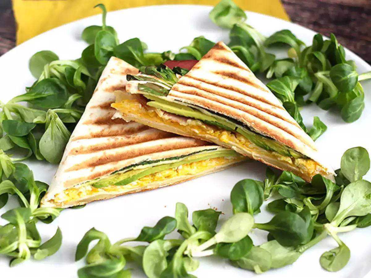 Φρυγανισμένο wrap σε στυλ δεκατιανού - Tortilla Wrap Hack - φωτογραφία 2
