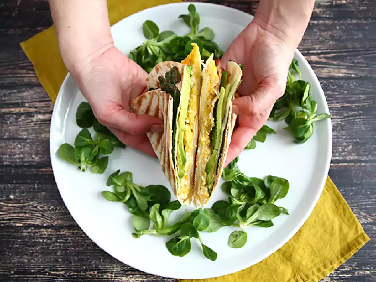 Φρυγανισμένο wrap σε στυλ δεκατιανού - Tortilla Wrap Hack - φωτογραφία 3