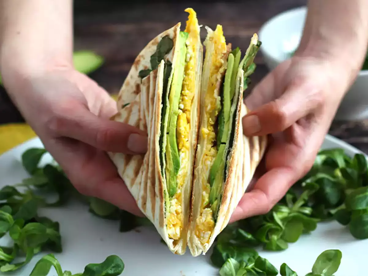 Φρυγανισμένο wrap σε στυλ δεκατιανού - Tortilla Wrap Hack - φωτογραφία 4
