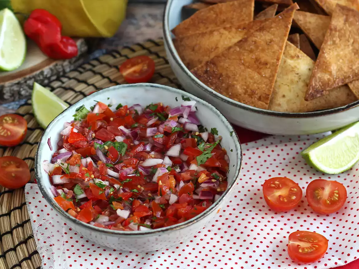 Pico de gallo και σπιτικά τσιπς τορτίγια