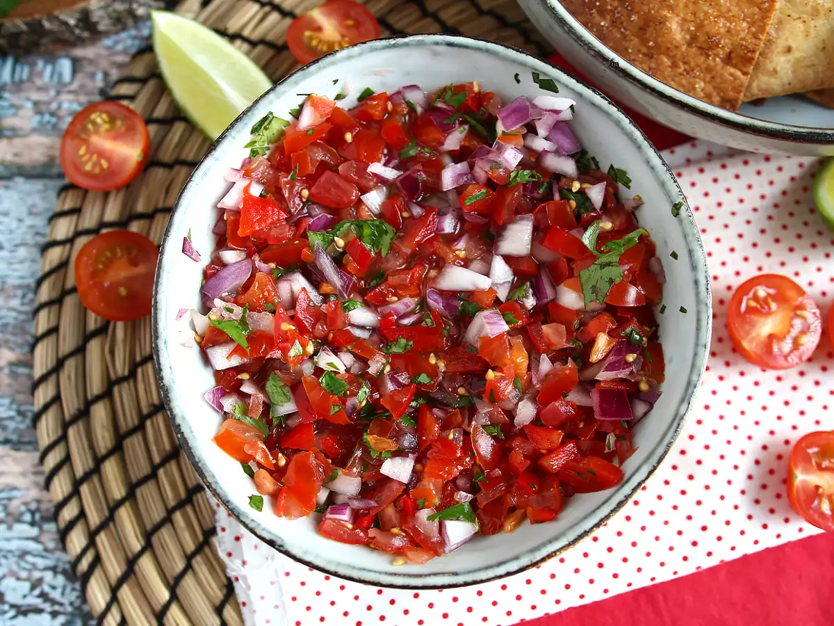 Pico de gallo και σπιτικά τσιπς τορτίγια - φωτογραφία 6
