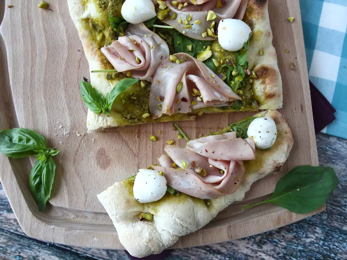 Pinsa με πέστο και mortadella, έτοιμη σε 10 λεπτά! - φωτογραφία 2