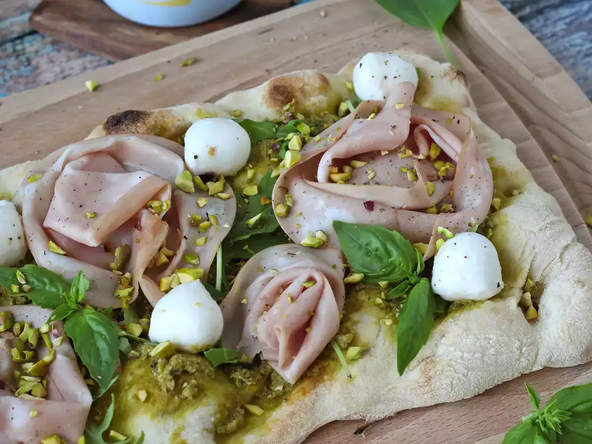 Pinsa με πέστο και mortadella, έτοιμη σε 10 λεπτά! - φωτογραφία 3