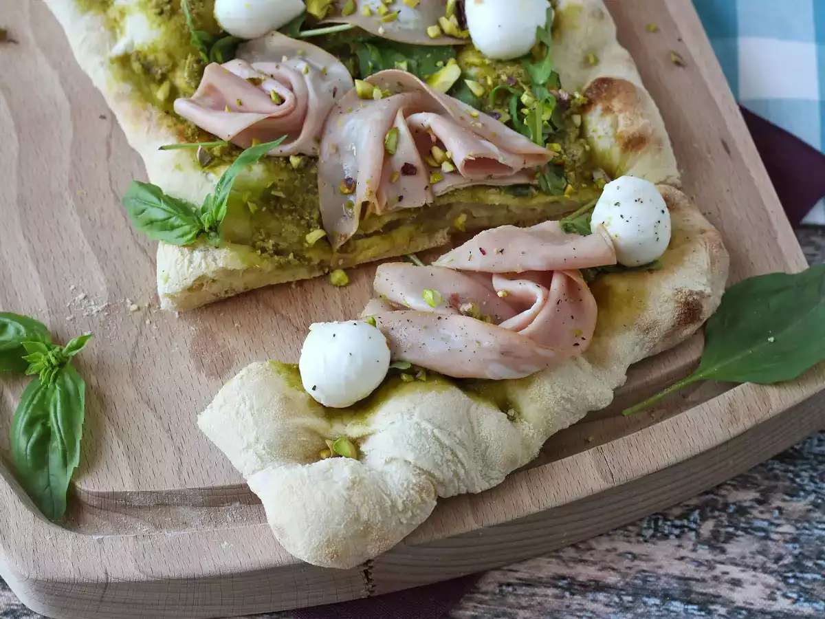Pinsa με πέστο και mortadella, έτοιμη σε 10 λεπτά! - φωτογραφία 4
