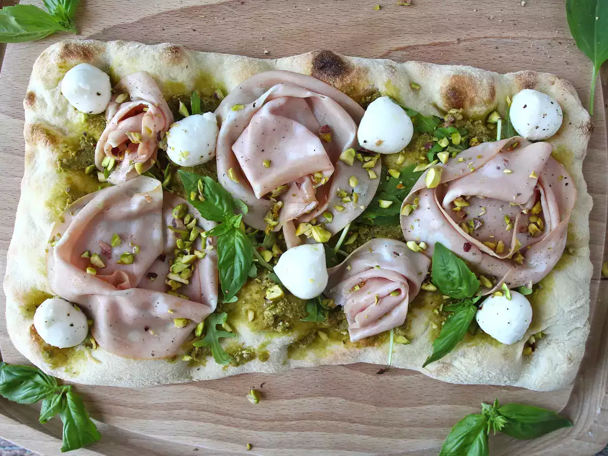 Pinsa με πέστο και mortadella, έτοιμη σε 10 λεπτά! - φωτογραφία 5