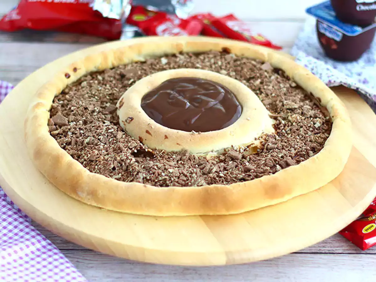 Πίτσα με Kit Kat και γιαούρτι Σοκολάτα Danette