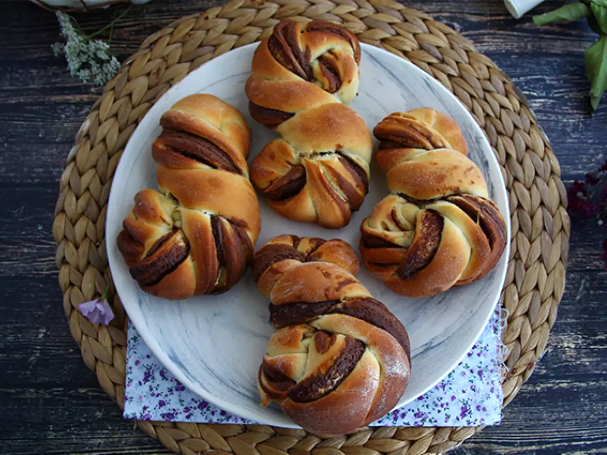 Πλεγμένα ψωμάκια με Nutella