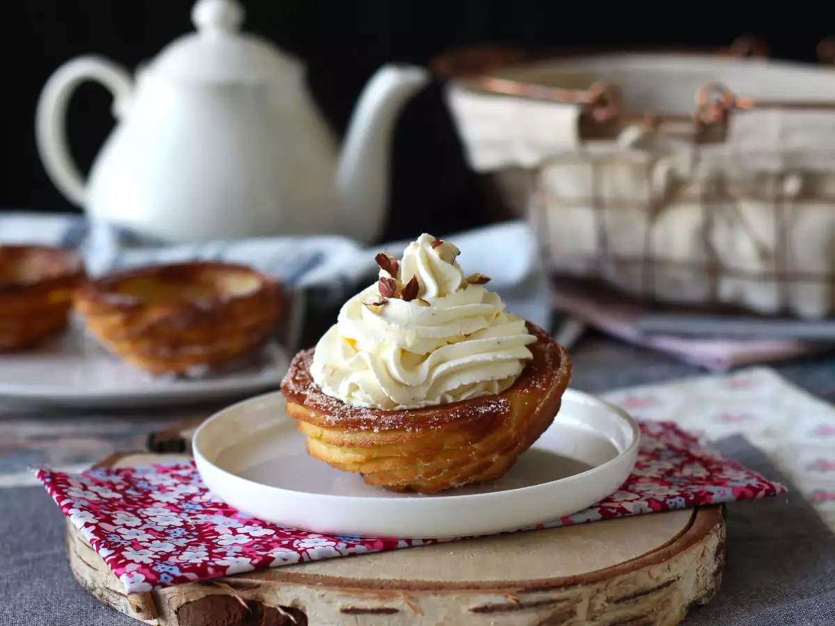 Ψημένα churros σε σχήμα μπολ για γενναιόδωρη επικάλυψη