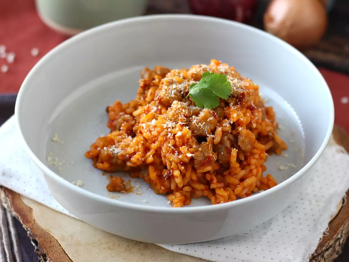 Ριζότο 'nduja και λουκάνικο, ένα πρώτο πιάτο με έντονη γεύση - φωτογραφία 3