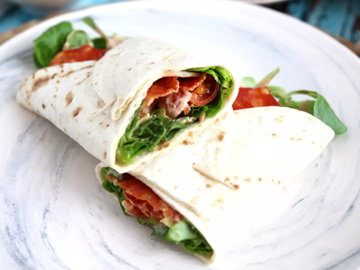 Σάντουιτς wrap με Chorizo, αβοκάντο και ντομάτα